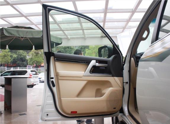 兰德酷路泽 2016款 4.0L 自动VX-R 车厢座椅   前门板
