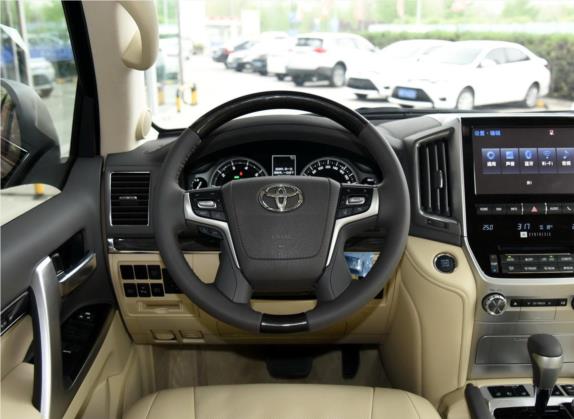 兰德酷路泽 2016款 4.6L 自动VX-R 中控类   驾驶位