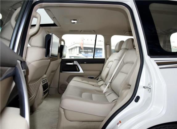 兰德酷路泽 2016款 4.6L 自动VX-R 车厢座椅   后排空间