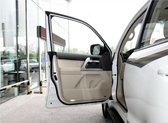 兰德酷路泽 2016款 4.6L 自动VX-R 车厢座椅   前门板