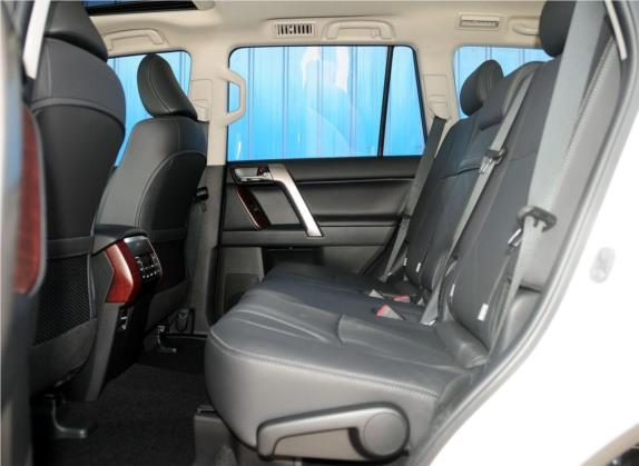 普拉多 2014款 4.0L 自动VX 车厢座椅   后排空间