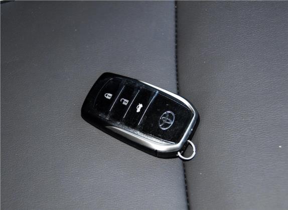 普拉多 2015款 2.7L 自动豪华版 其他细节类   钥匙
