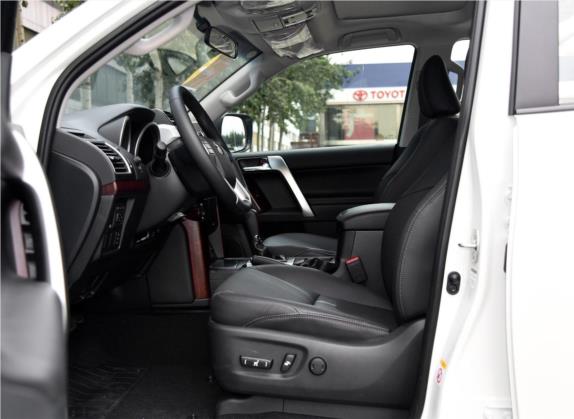 普拉多 2016款 3.5L 自动TX-L NAVI 车厢座椅   前排空间