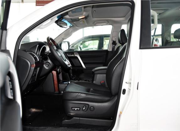 普拉多 2016款 3.5L 自动VX NAVI 车厢座椅   前排空间