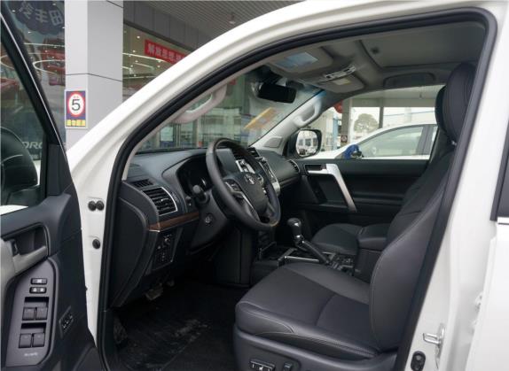 普拉多 2018款 3.5L 自动VX 车厢座椅   前排空间