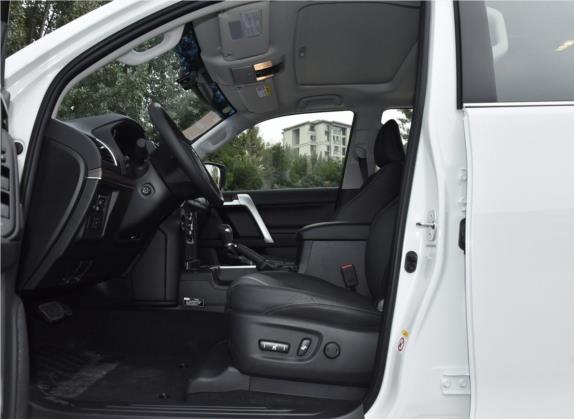 普拉多 2018款 3.5L 自动VX NAVI 车厢座椅   前排空间