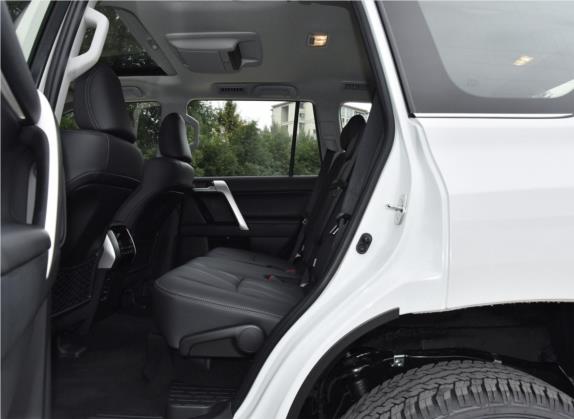 普拉多 2018款 3.5L 自动VX NAVI 车厢座椅   后排空间