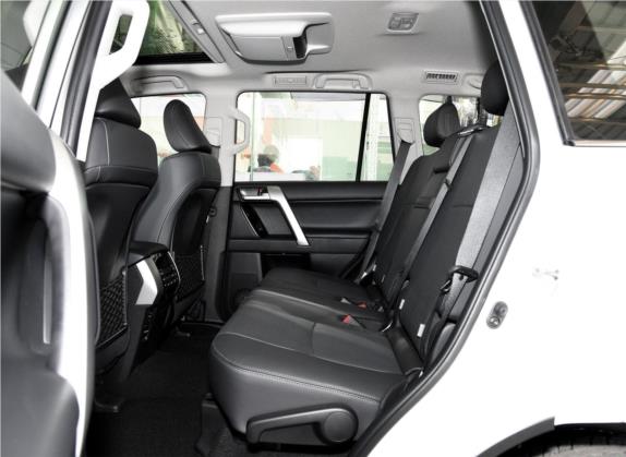 普拉多 2018款 3.5L 自动VX NAVI后挂备胎 车厢座椅   后排空间