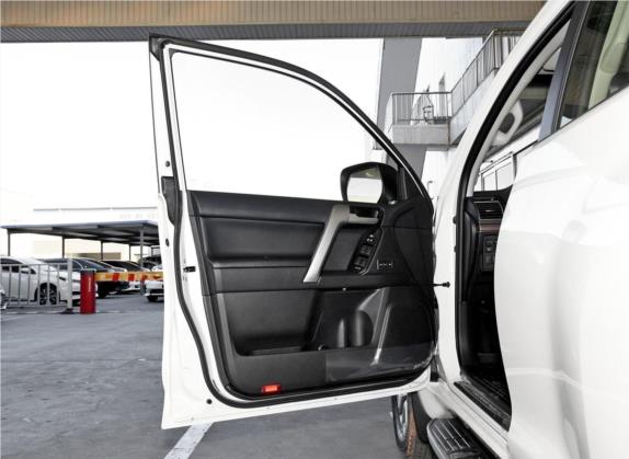 普拉多 2018款 3.5L 自动VX NAVI后挂备胎 车厢座椅   前门板