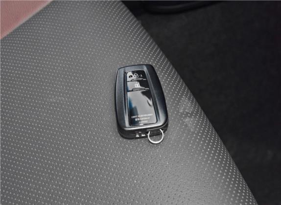 普拉多 2019款 3.5L 自动TX-L尊享版后挂备胎 其他细节类   钥匙