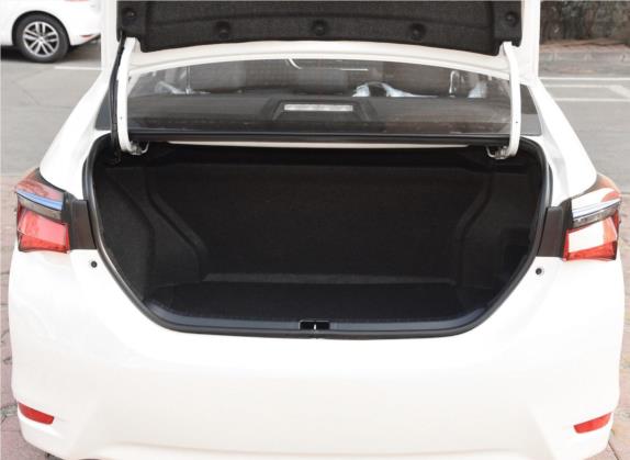 卡罗拉双擎E+ 2019款 1.8L E-CVT领先版 车厢座椅   后备厢