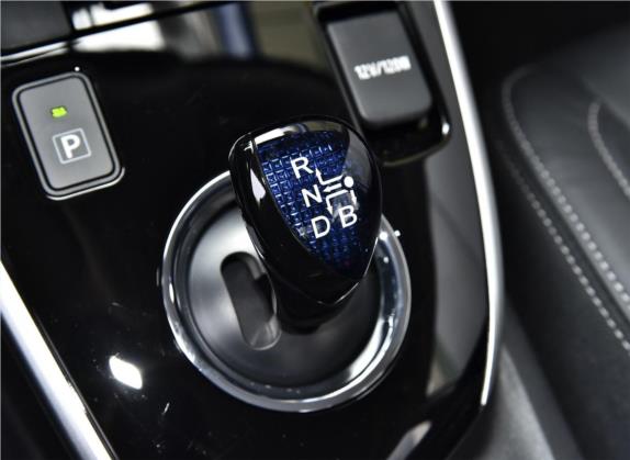 卡罗拉双擎E+ 2020款 1.8L E-CVT舒适版 中控类   挡把