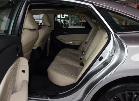 亚洲龙 2019款 2.5L Touring尊贵版 国V 车厢座椅   后排空间