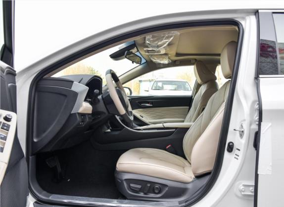 亚洲龙 2019款 双擎 2.5L XLE尊贵版 国V 车厢座椅   前排空间