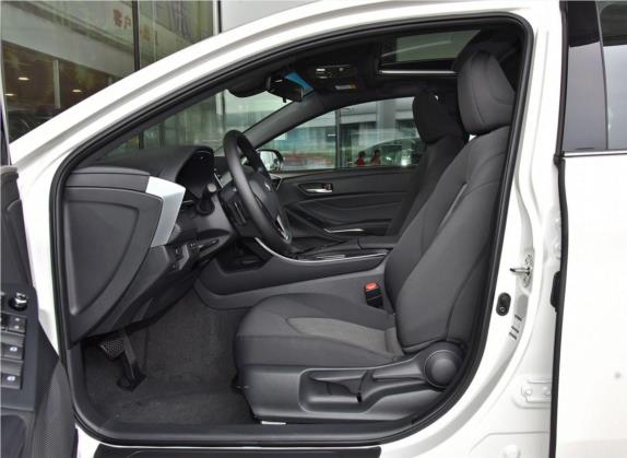 亚洲龙 2019款 2.5L 进取版 国V 车厢座椅   前排空间