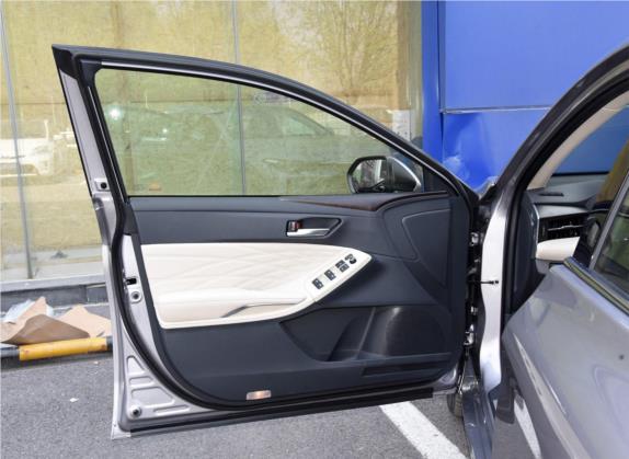 亚洲龙 2019款 2.5L Touring尊贵版 国VI 车厢座椅   前门板