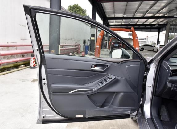 亚洲龙 2021款 2.5L 豪华版 车厢座椅   前门板