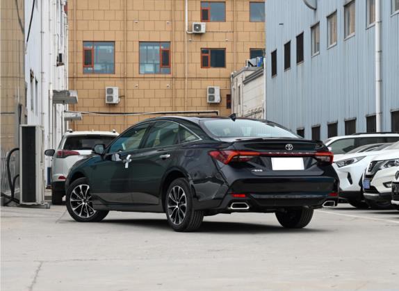 亚洲龙 2022款 2.5L 豪华版 外观   斜后