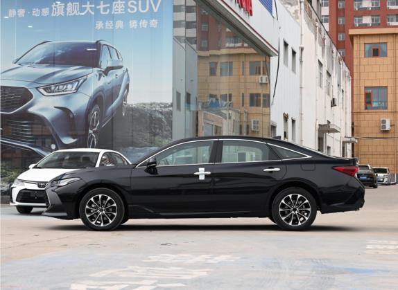 亚洲龙 2022款 2.5L 豪华版 外观   正侧