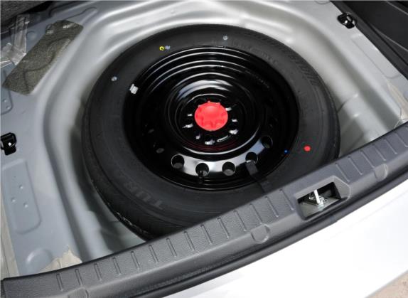 卡罗拉 2011款 纪念版 1.6L 手动GL 其他细节类   备胎