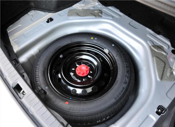 卡罗拉 2012款 炫装版 1.6L 手动GL 其他细节类   备胎