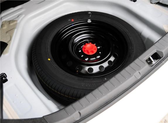 卡罗拉 2013款 特装版 1.6L 自动至酷型GL 其他细节类   备胎