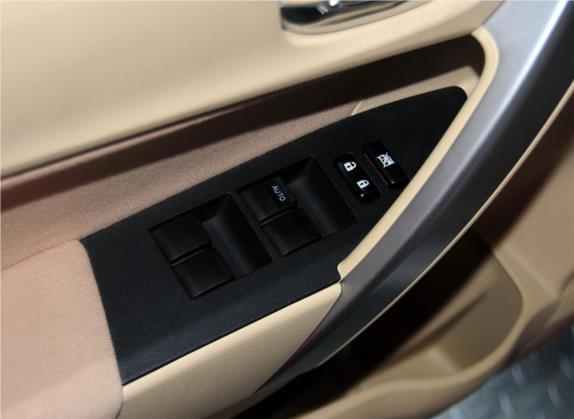 卡罗拉 2014款 1.6L 手动GL 车厢座椅   门窗控制