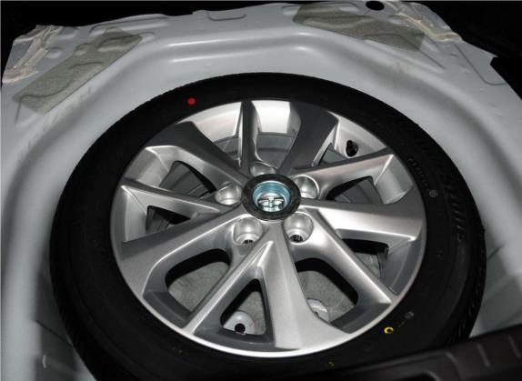 卡罗拉 2014款 1.6L CVT GLX-i 其他细节类   备胎