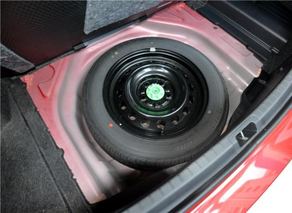 卡罗拉 2016款 双擎 1.8L E-CVT豪华版 其他细节类   备胎