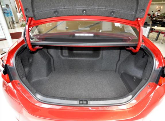 卡罗拉 2016款 双擎 1.8L E-CVT豪华版 车厢座椅   后备厢