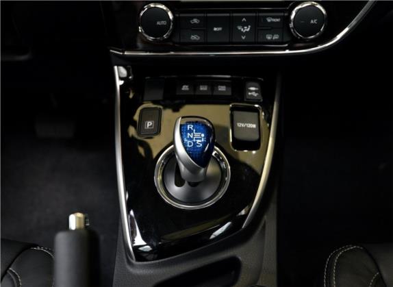 卡罗拉 2016款 双擎 1.8L E-CVT豪华版 中控类   挡把