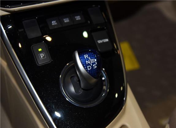 卡罗拉 2016款 双擎 1.8L E-CVT先锋版 中控类   挡把