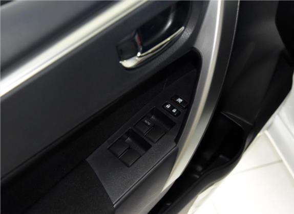 卡罗拉 2016款 双擎 1.8L E-CVT领先版 车厢座椅   门窗控制