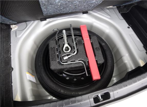 卡罗拉 2017款 改款双擎 1.8L E-CVT先锋版 其他细节类   备胎