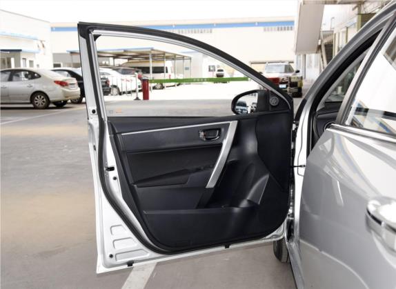 卡罗拉 2017款 改款双擎 1.8L E-CVT先锋版 车厢座椅   前门板