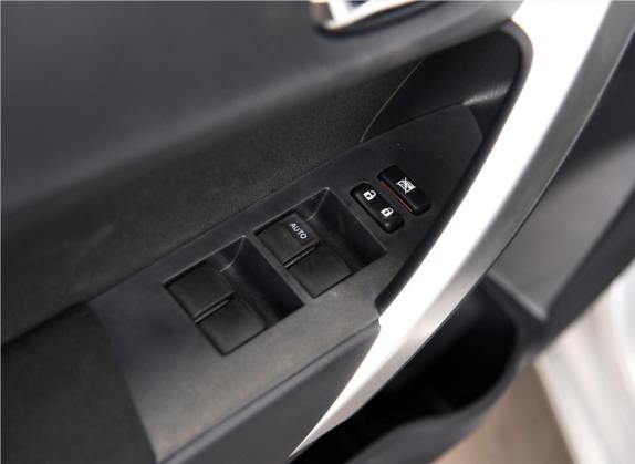 卡罗拉 2017款 改款双擎 1.8L E-CVT先锋版 车厢座椅   门窗控制