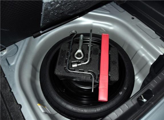 卡罗拉 2017款 改款双擎 1.8L E-CVT精英版 其他细节类   备胎