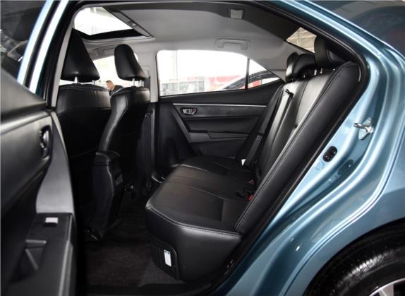 卡罗拉 2017款 改款双擎 1.8L E-CVT精英版 车厢座椅   后排空间