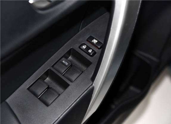 卡罗拉 2017款 改款双擎 1.8L E-CVT精英版 车厢座椅   门窗控制