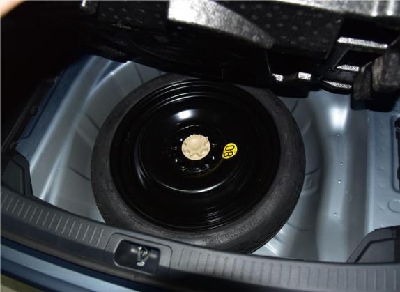 卡罗拉 2019款 双擎 1.8L E-CVT旗舰版 其他细节类   备胎