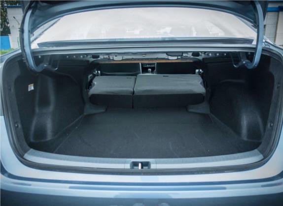 卡罗拉 2019款 双擎 1.8L E-CVT旗舰版 车厢座椅   后备厢