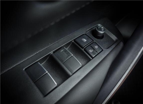 卡罗拉 2019款 双擎 1.8L E-CVT旗舰版 车厢座椅   门窗控制