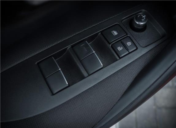 卡罗拉 2019款 1.2T S-CVT 运动版 车厢座椅   门窗控制