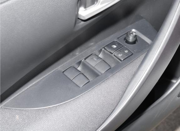 卡罗拉 2022款 TNGA 1.5L CVT先锋版 车厢座椅   门窗控制