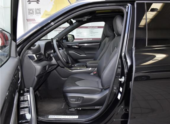 皇冠陆放 2021款 2.5L HEV四驱尊贵版 车厢座椅   前排空间