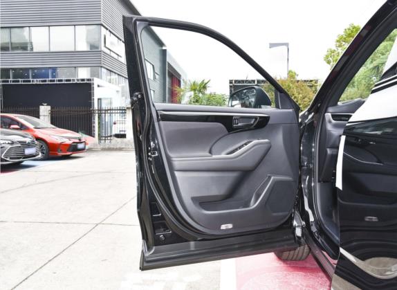 皇冠陆放 2022款 2.5L HEV两驱精英版 车厢座椅   前门板