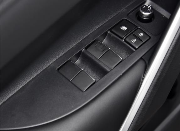 卡罗拉锐放 2022款 2.0L 尊享版 车厢座椅   门窗控制