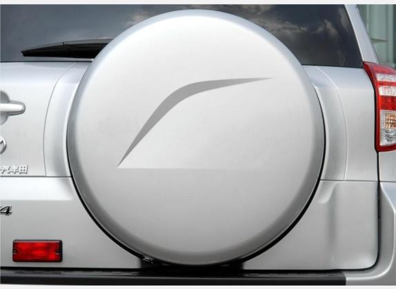RAV4荣放 2009款 2.0L 手动经典版 其他细节类   备胎