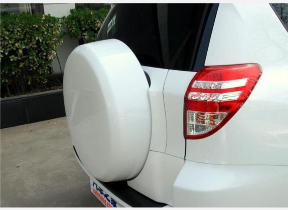 RAV4荣放 2009款 2.0L 自动经典版 其他细节类   备胎