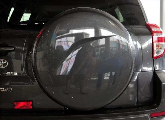 RAV4荣放 2009款 2.0L 自动豪华版 其他细节类   备胎